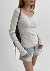 Netsua V-neck Button-up Long-sleeve T-shirt