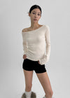 [MADE] Thezbee Off-Shoulder Long Sleeve Tee