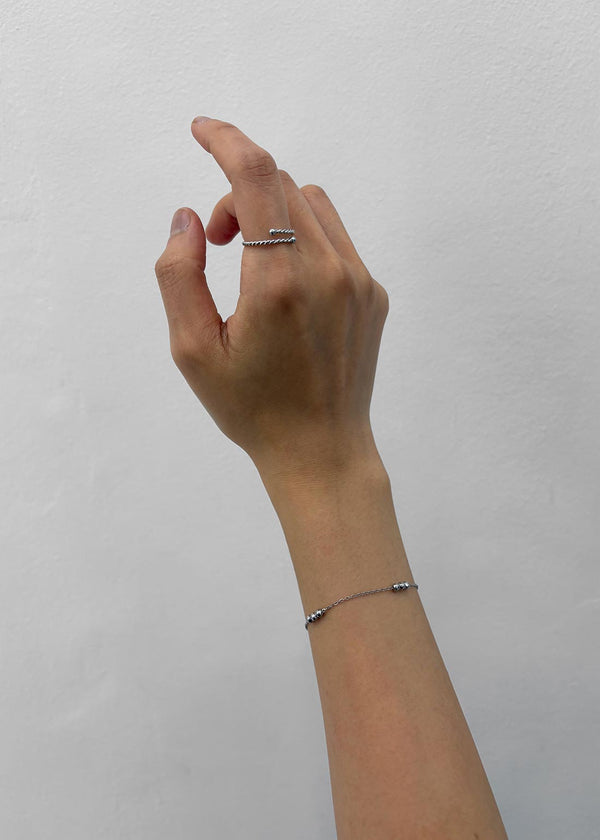 Pompu Mini Silver Ball Open Ring