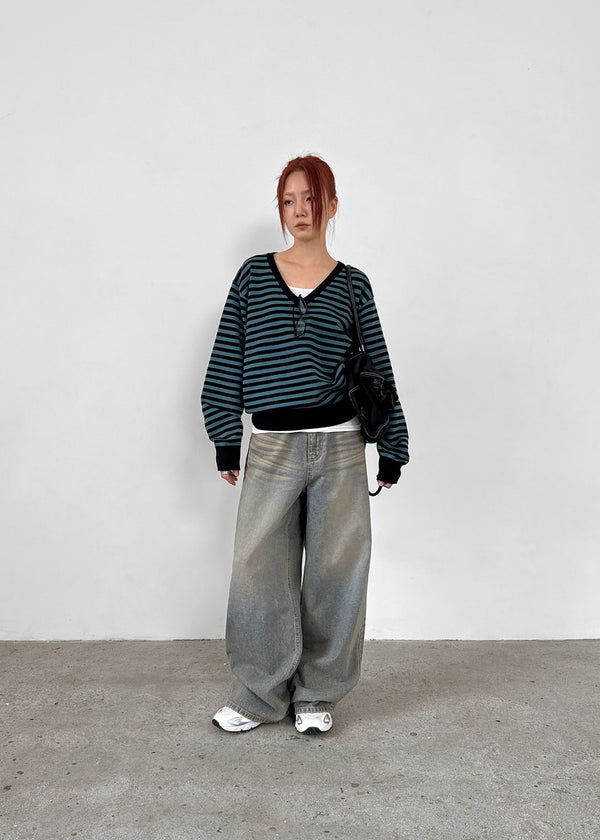 [MADE] Livni Stripe Loose Fit V-neck Knit