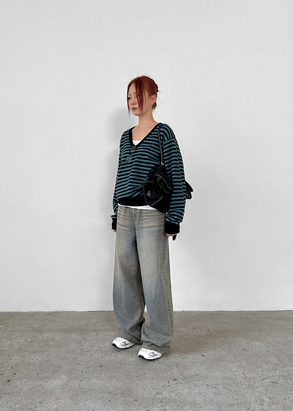 [MADE] Livni Stripe Loose Fit V-neck Knit
