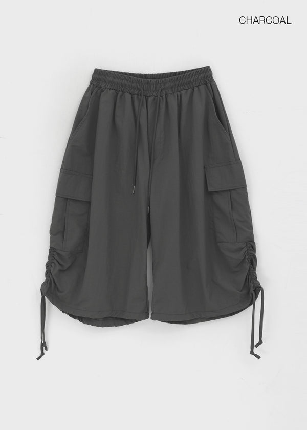 (UNISEX) Kanchok Shirred Cargo Nylon Bermuda Shorts