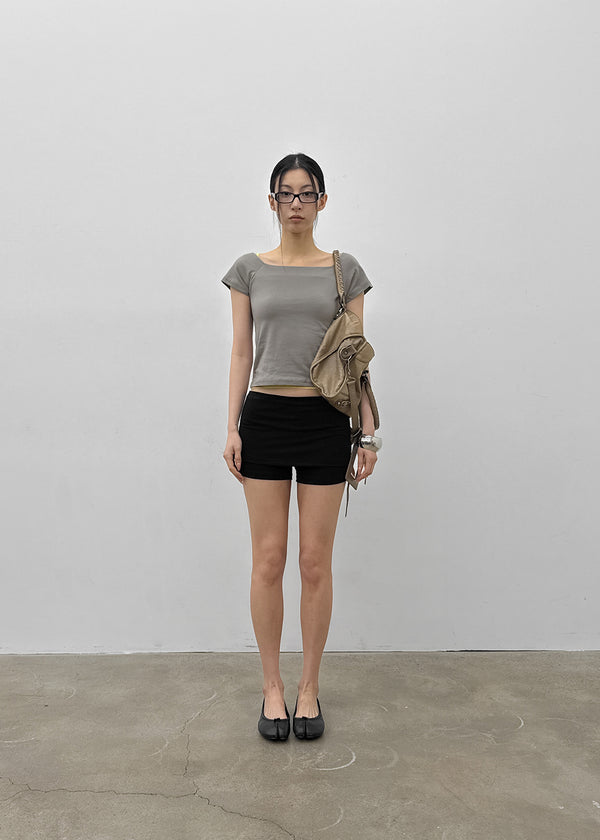Sae Pop Square Off-shoulder Short Sleeve Tee