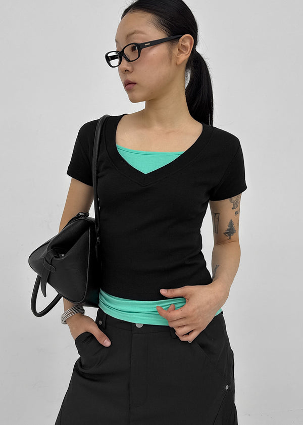 Colfer Deep V-neck Semi-crop Short Sleeve Tee