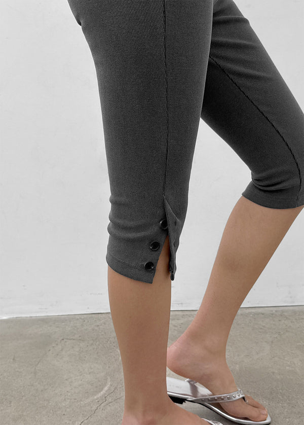 Gongia Button Capri Pants