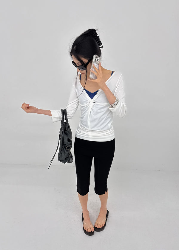 Rompoing Twisted V-neck Sleeveless Tee