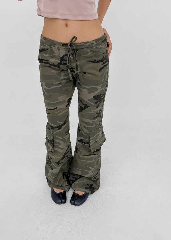 Relting Camo Low-waist Bootcut Pants