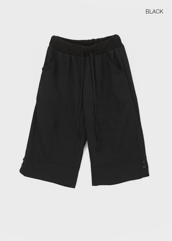 Gellet Nylon Button Capri Pants