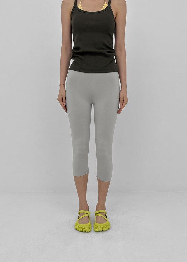 Defeat Capri Leggings