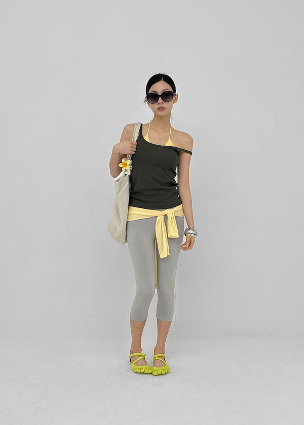 Defeat Capri Leggings