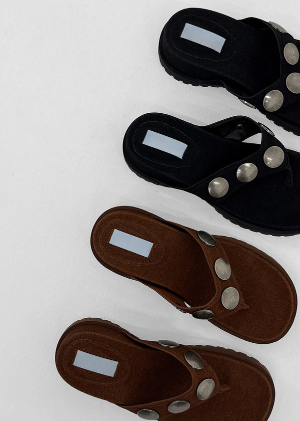 P-form Platform Stud Flip-flops