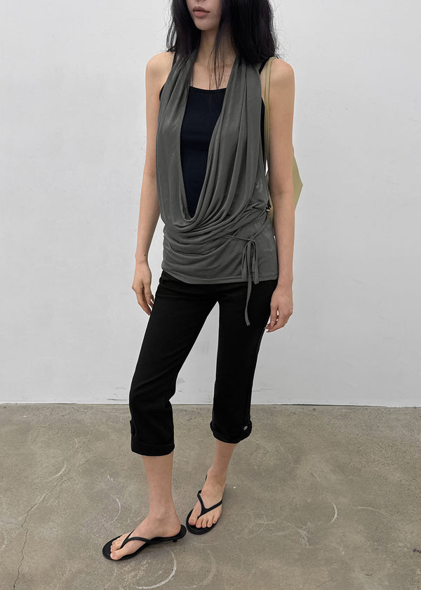 Parrotty Roll-up Capri Pants
