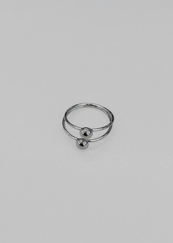 Kipple silver ball layered ring