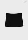 Flopping low-waisted mini skirt