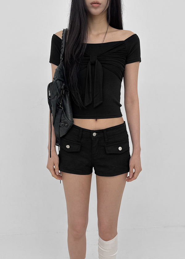 Short-sleeved off-shoulder ribbon tee