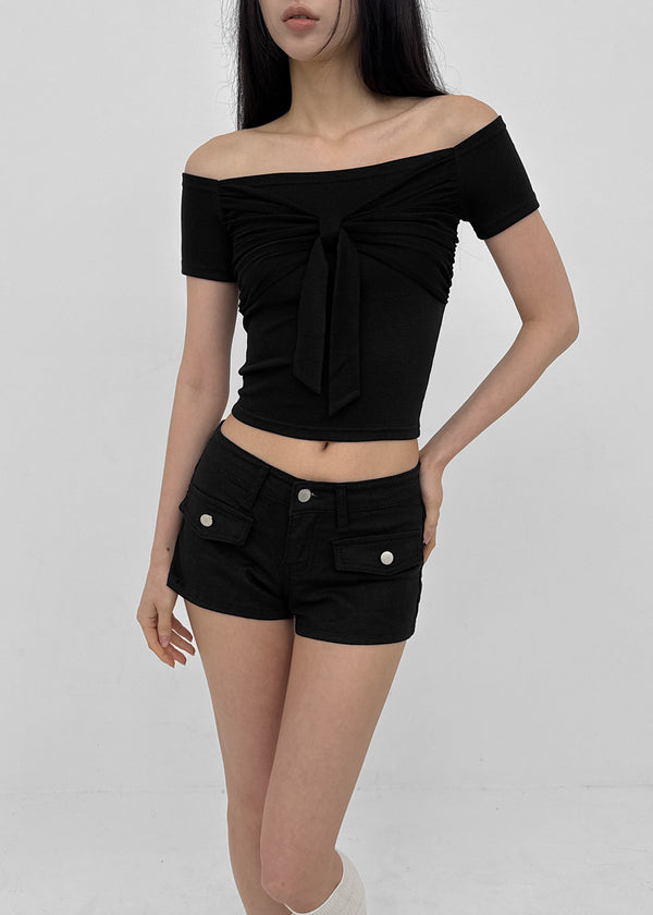 Short-sleeved off-shoulder ribbon tee
