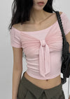 Short-sleeved off-shoulder ribbon tee