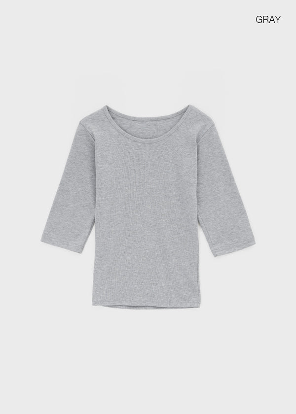 Blunt U-neck 3/4 sleeves