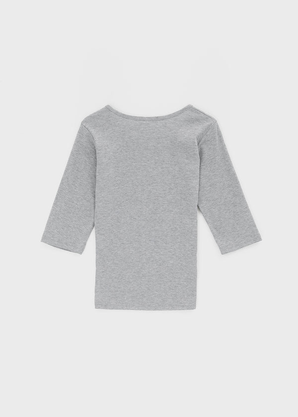 Blunt U-neck 3/4 sleeves