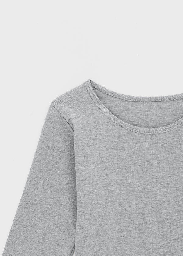 Blunt U-neck 3/4 sleeves