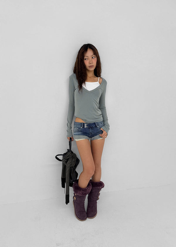 [MADE] Rosa Deep V-Neck Long Sleeve Tee