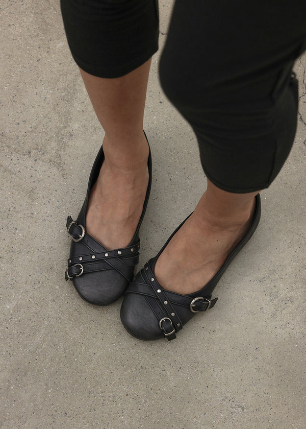 [MADE] Mobea Buckle Leather Flat Shoes
