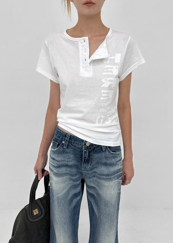 Kussyong Lettering Henley Neck Short Sleeve Tee