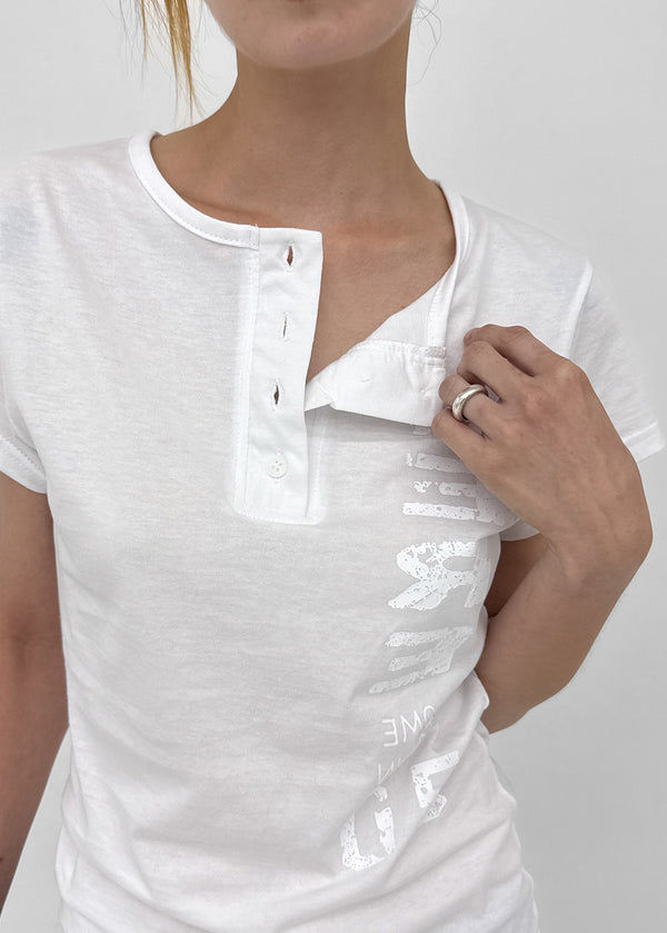 Kussyong Lettering Henley Neck Short Sleeve Tee