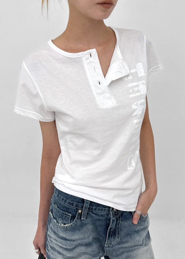 Kussyong Lettering Henley Neck Short Sleeve Tee