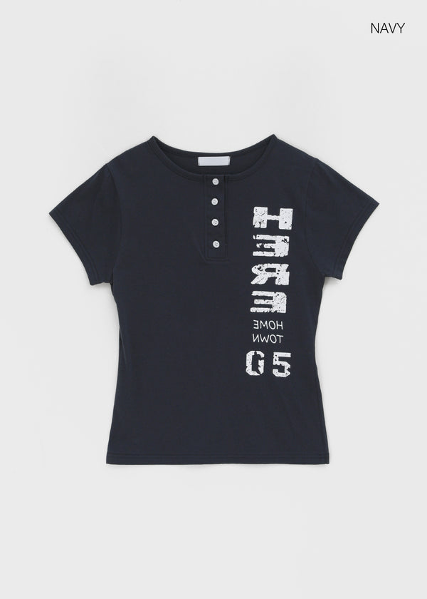Kussyong Lettering Henley Neck Short Sleeve Tee