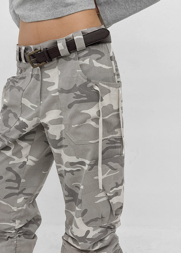 Decitate camo capri pants