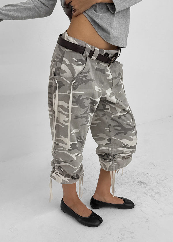 Decitate camo capri pants
