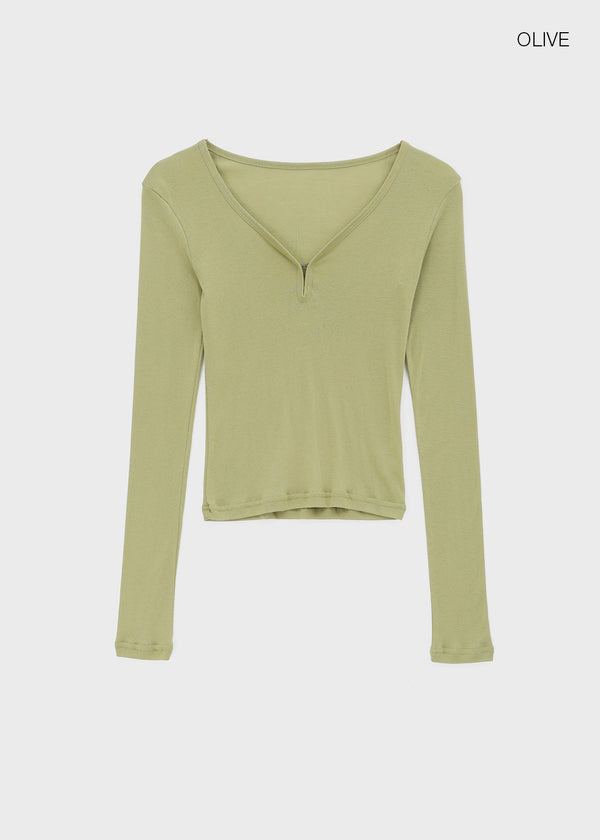 Use Hook long-sleeve tee