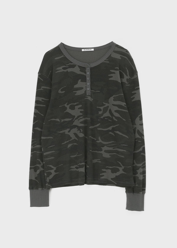 [MADE] Paette Camo Waffle Henley Neck Long Sleeve Tee