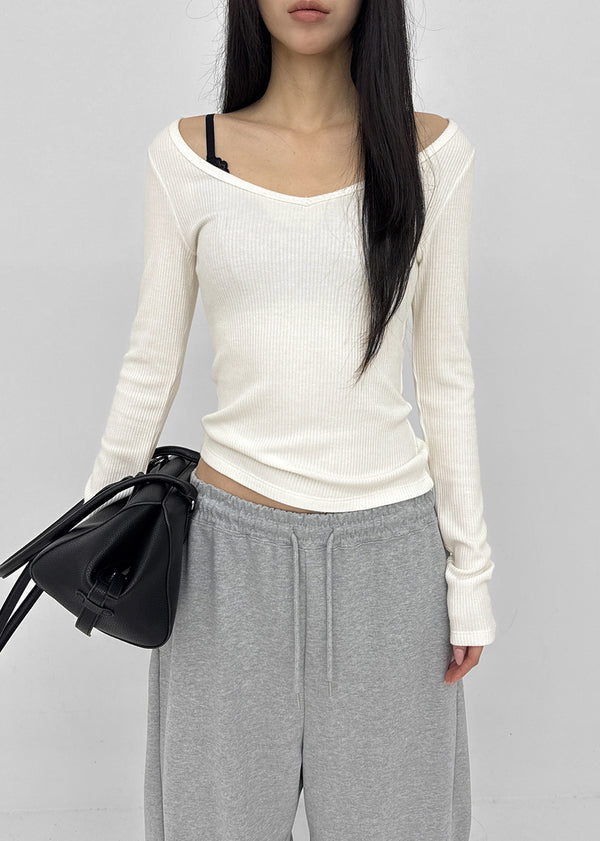 [MADE] Liav Knit-like V-neck Long Sleeve Tee