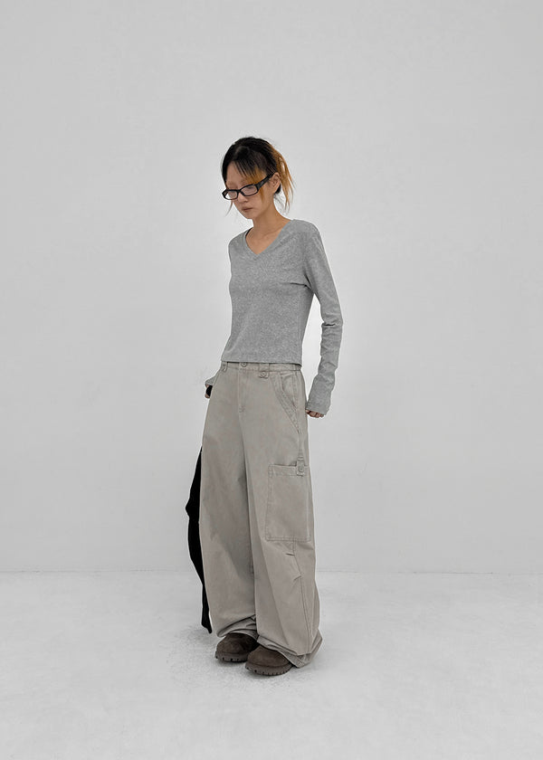 Relucton V-neck long-sleeve tee