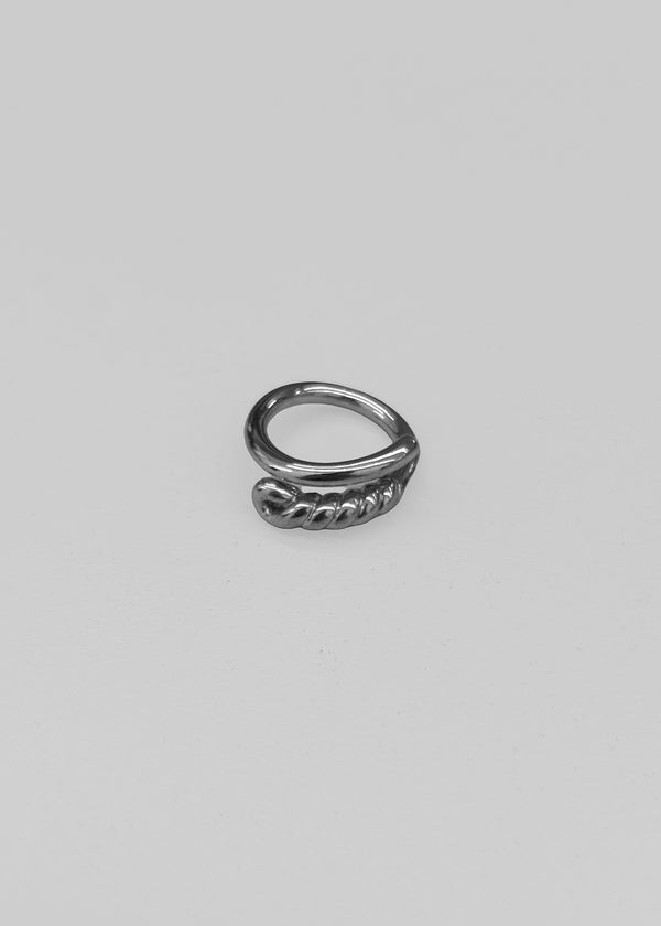 Pamong Twisted Layered Ring