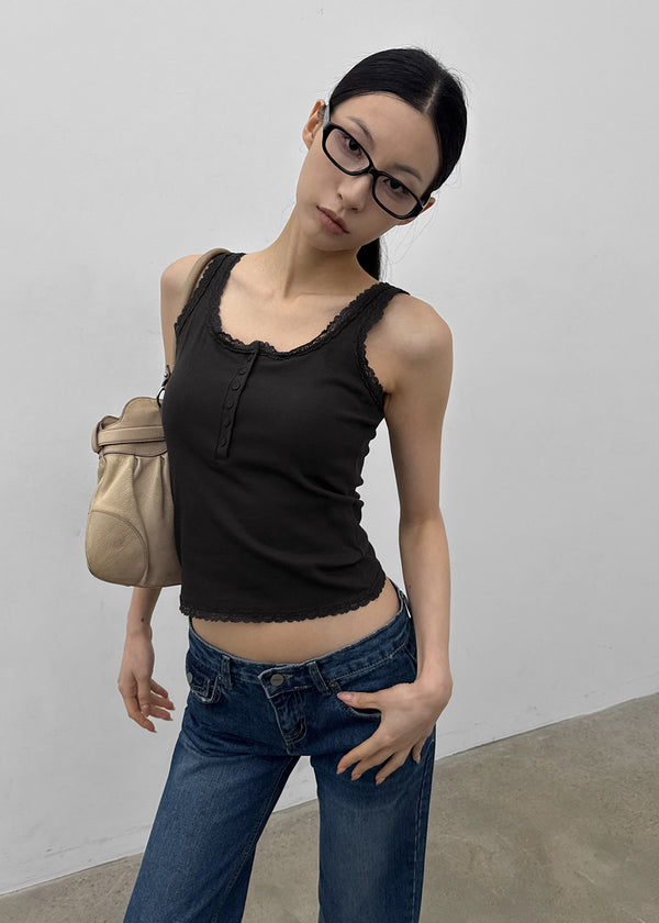 [MADE] Badge Lace Henley Neck Sleeveless (Built-in Cup) (2 SIZE)