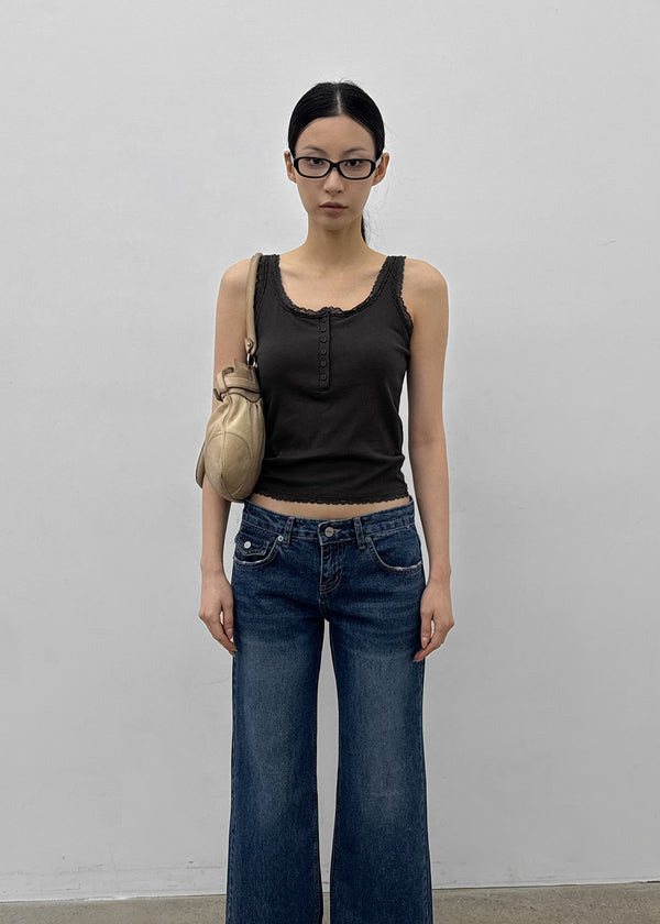 [MADE] Badge Lace Henley Neck Sleeveless (Built-in Cup) (2 SIZE)