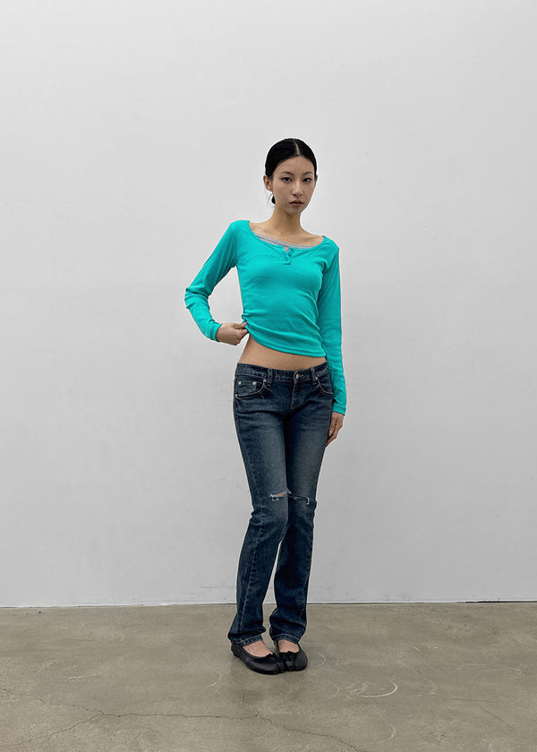 Uncut low-waist distressed skinny denim pants