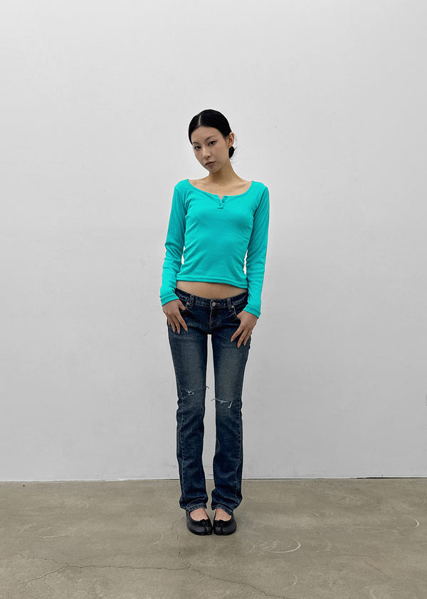 Uncut low-waist distressed skinny denim pants