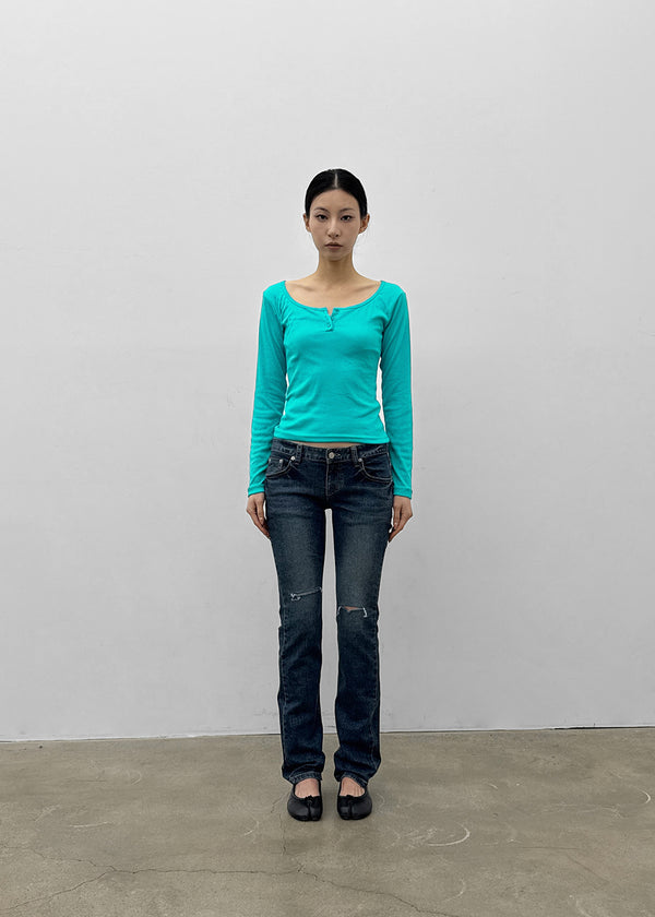 Uncut low-waist distressed skinny denim pants