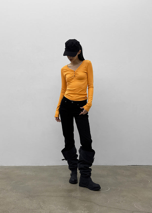 Chuki V-neck Button Long Sleeve Tee