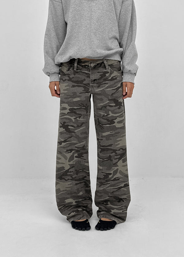 [MADE] Sakuri Camo Low-waist Pants