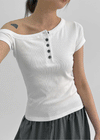 Pigrem Asymmetric Button T-Shirt
