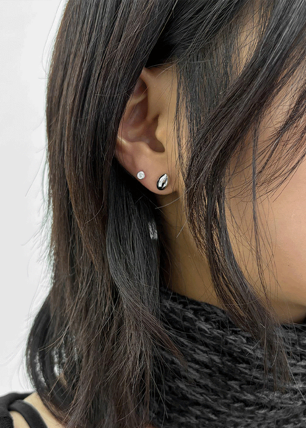 Comtu Bold Silver Ball Earrings