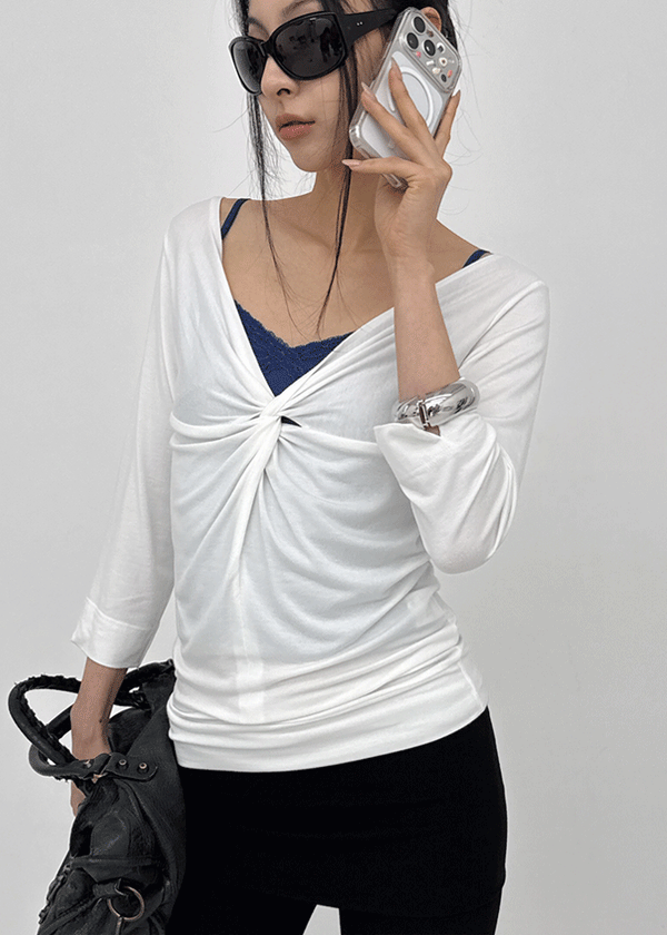 Rompoing Twisted V-neck Sleeveless Tee