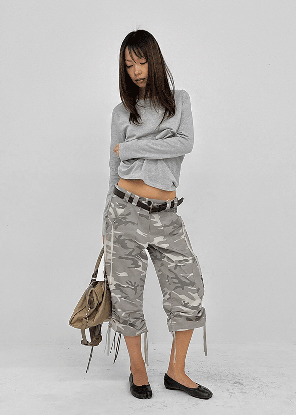 Decitate camo capri pants