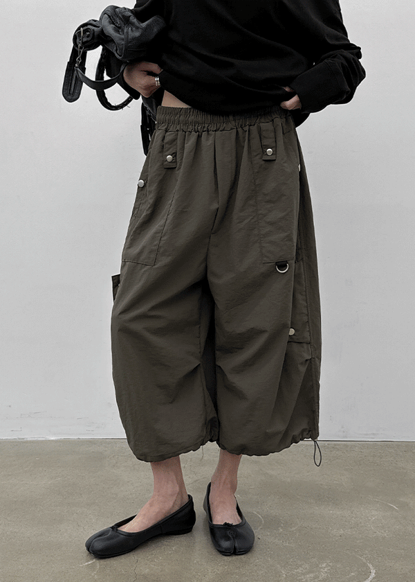 (UNISEX) Tether Nylon Knee-length Bermuda Shorts