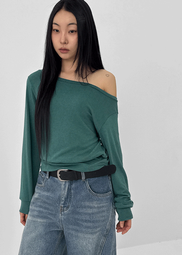 Berah Off-shoulder Long-sleeved T-shirt